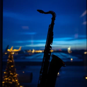 Saxophone-Wielding Traveler Spreads Holiday Cheer During Delayed Flight from Atlanta